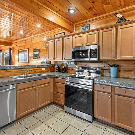 Knotty By Nature Sevierville Exterior photo