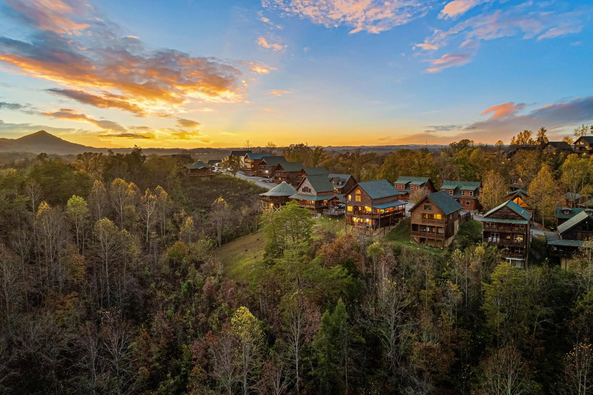 Knotty By Nature Sevierville Exterior photo